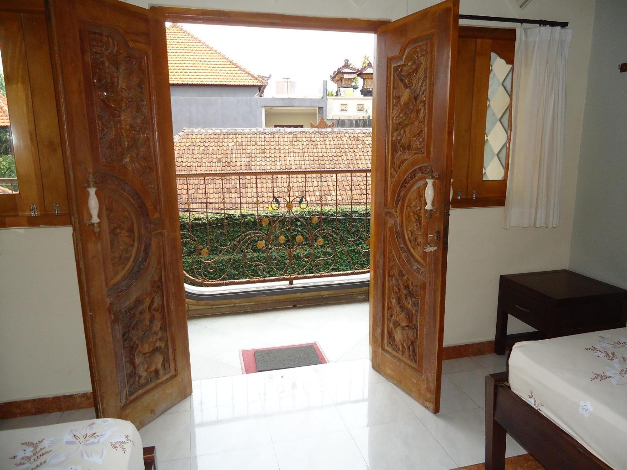 The Reinhold Guesthouse Bali Kerobokan Eksteriør billede