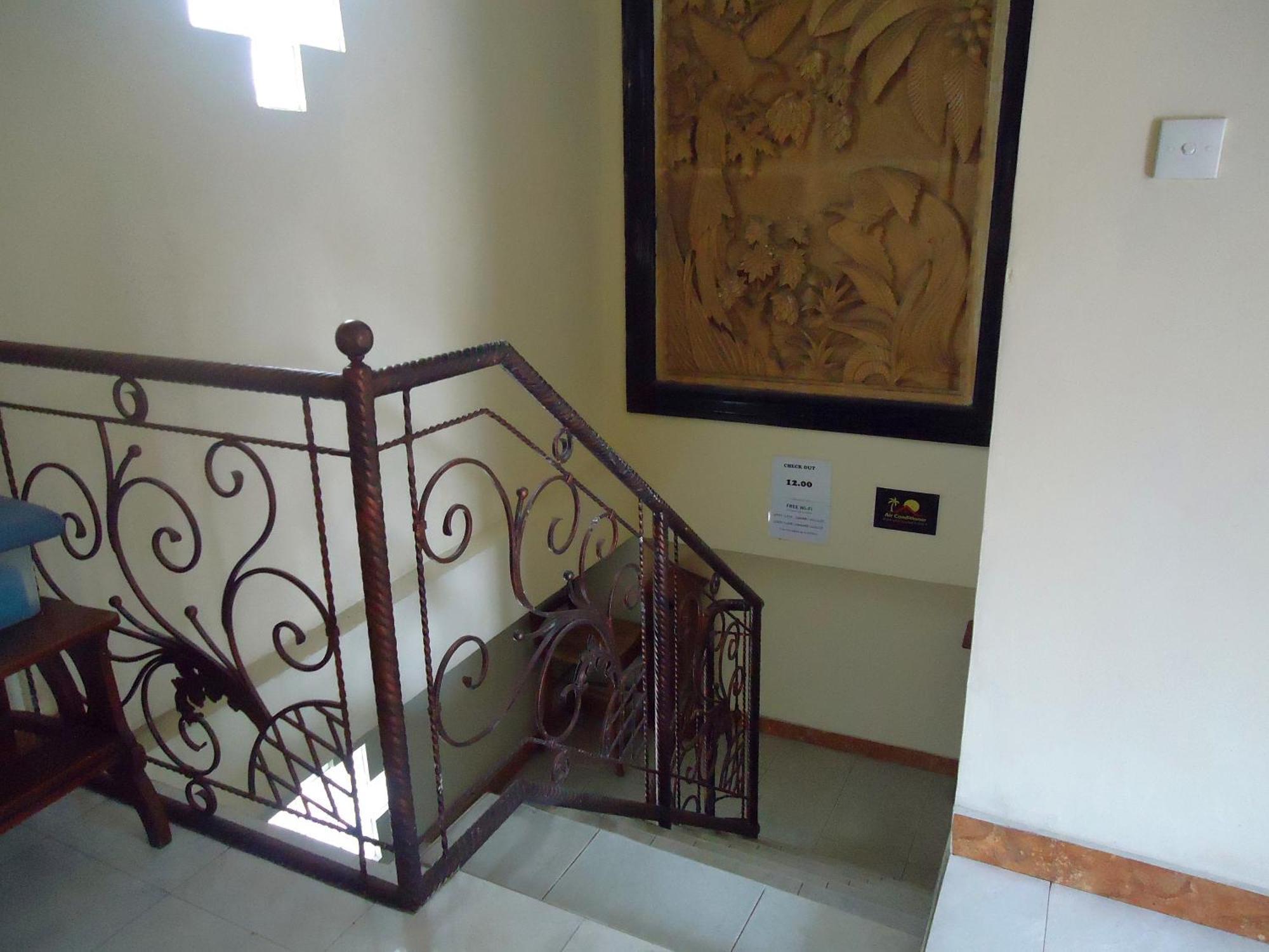 The Reinhold Guesthouse Bali Kerobokan Eksteriør billede